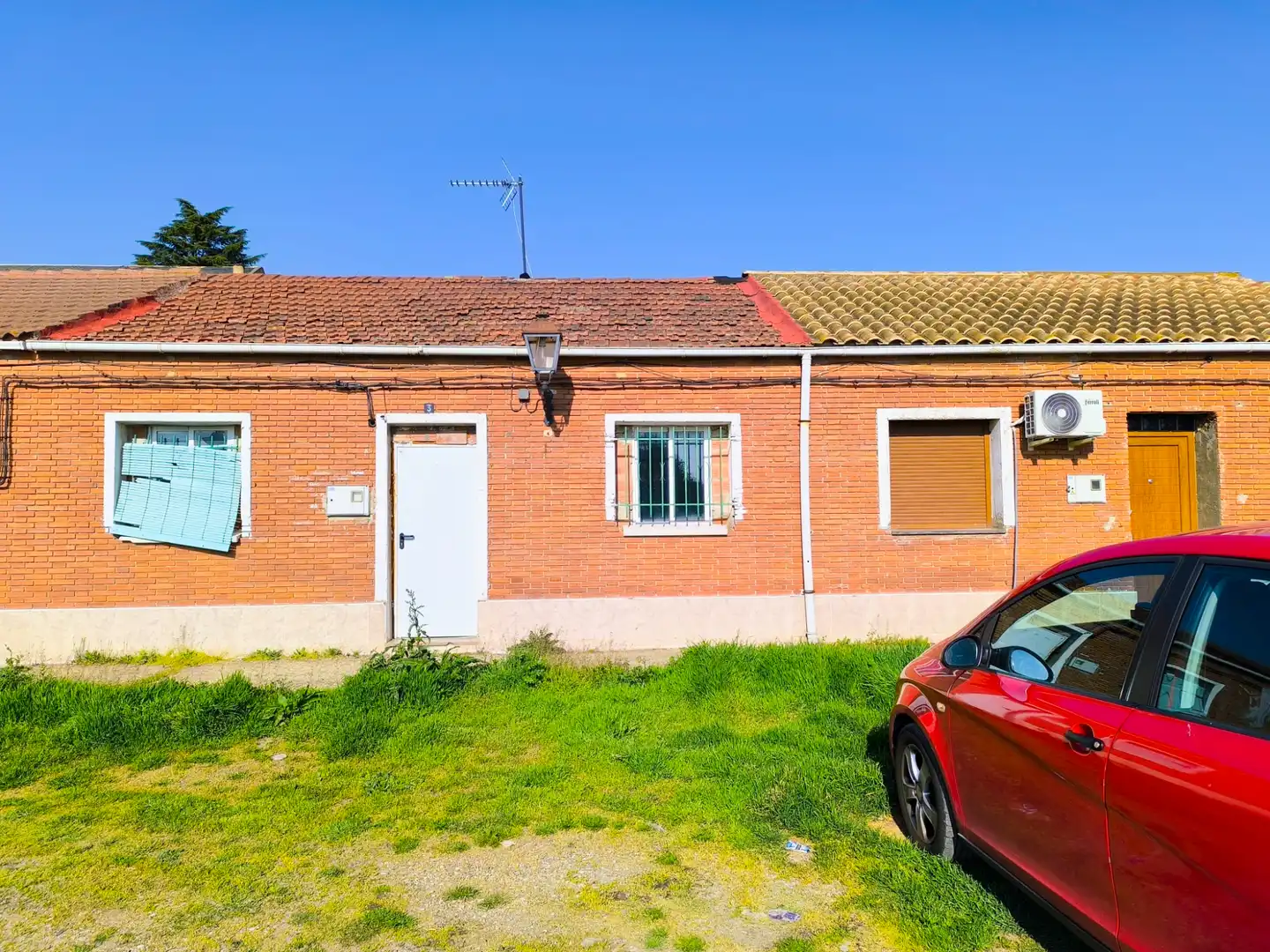 Vista exterior de Casa o chalet en venta en Venta de Baños con Jardín privado y Trastero