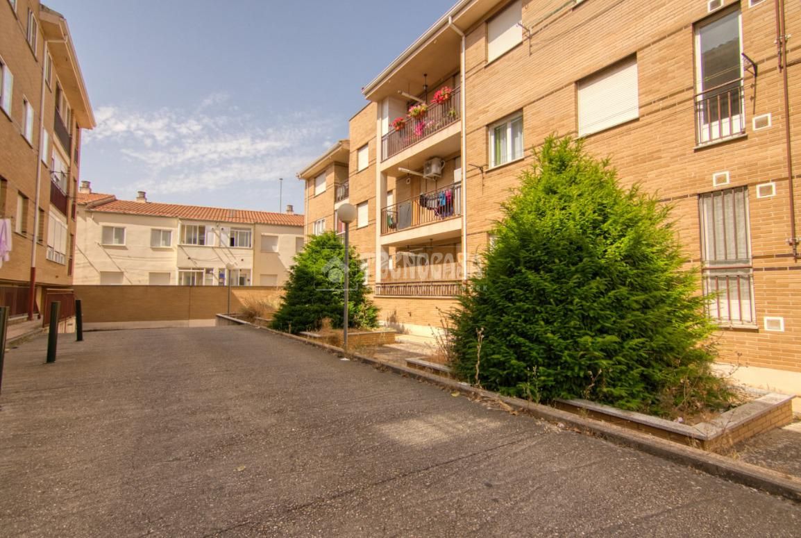 Außenansicht von Wohnung zum verkauf in Carbajosa de la Sagrada mit Heizung