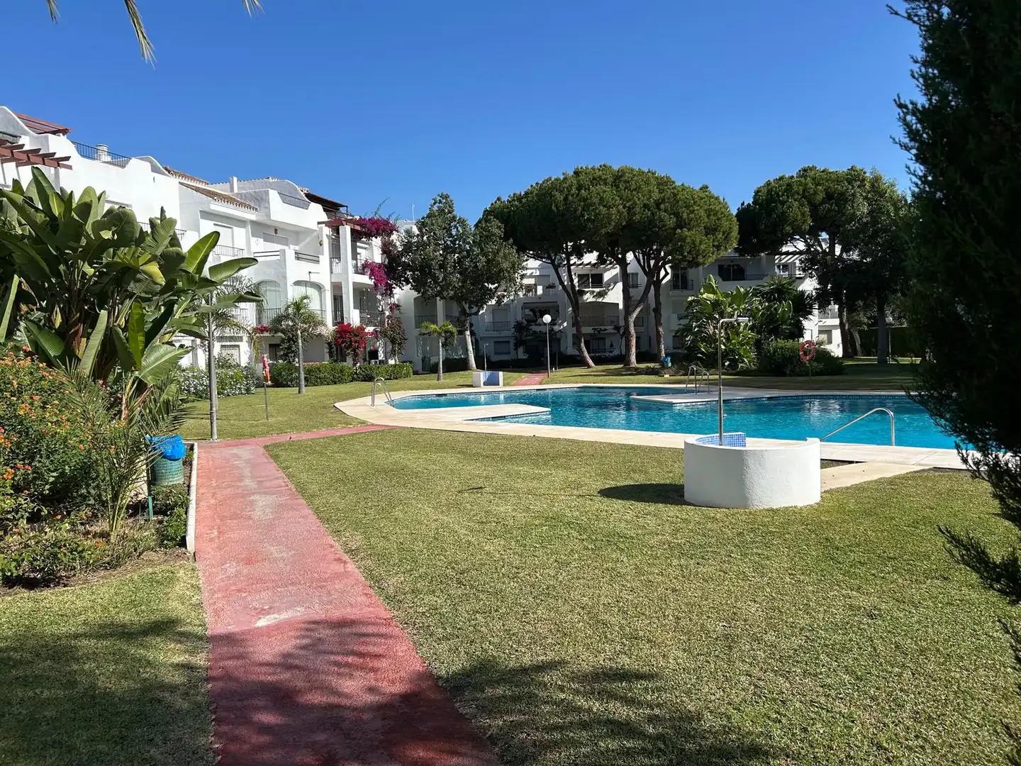 Jardí de Pis en venda en Estepona amb Moblat, Balcó i Piscina comunitària