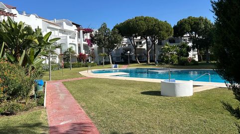 INMOBILIARIA CAMPUZANO vende precioso piso en Estepona junto a la playa del Sol Villacana.