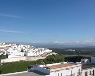 Vista exterior de Pis en venda en Vejer de la Frontera amb Traster i Balcó