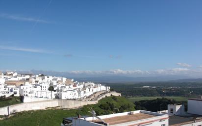 Vista exterior de Pis en venda en Vejer de la Frontera amb Traster i Balcó