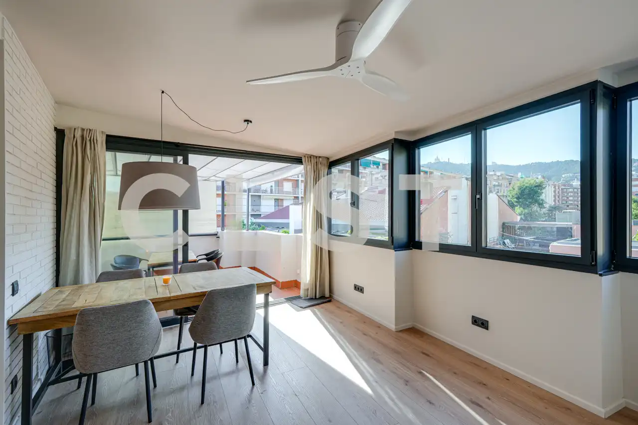 Menjador de Apartament de lloguer en Barcelona amb Aire condicionat, Calefacció i Parquet