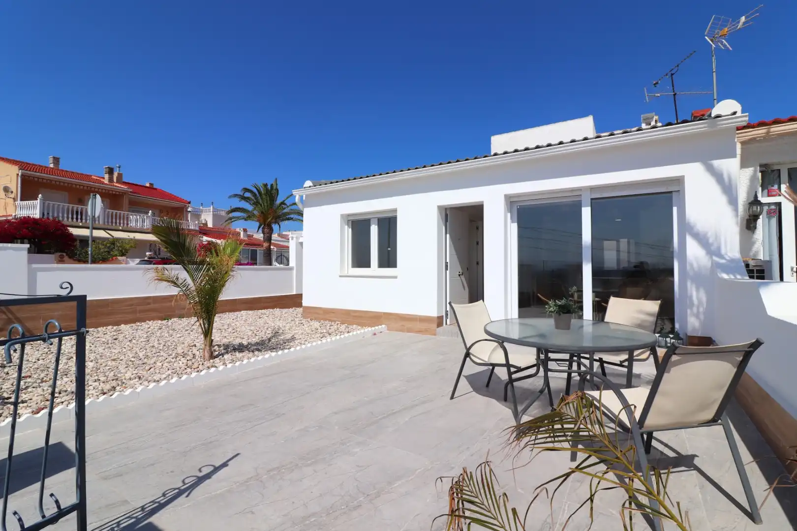 Vista exterior de Casa o xalet en venda en Rojales amb Terrassa