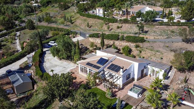 Casa-chalet en Venta en Alcaucín