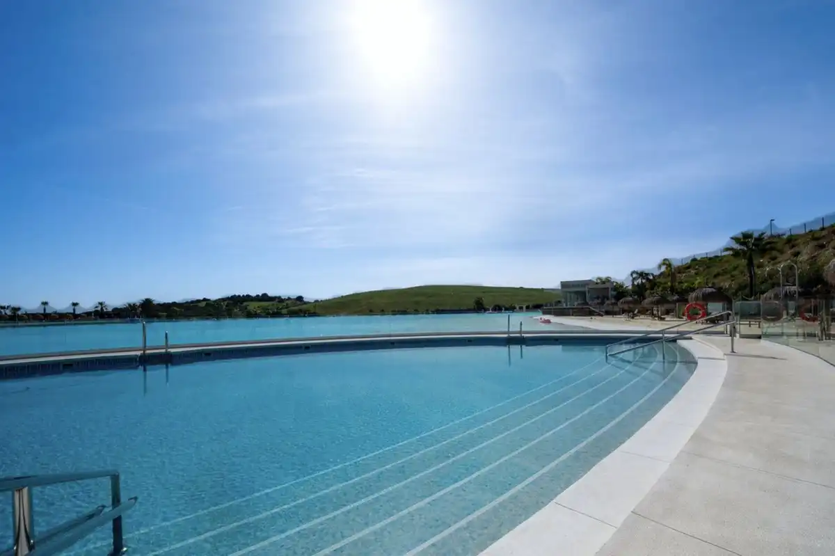 Piscina de Apartament en venda en Casares amb Aire condicionat, Terrassa i Traster