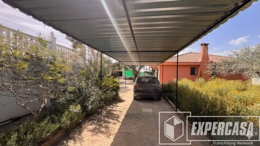 Aparcament de Casa o xalet en venda en Llíria amb Aire condicionat i Piscina