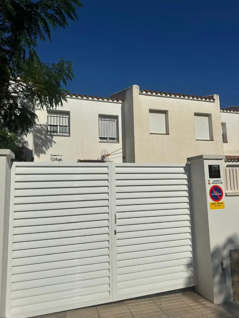 Reihenhaus mit Terrasse zum Verkauf in Carrer de l'Uruguai