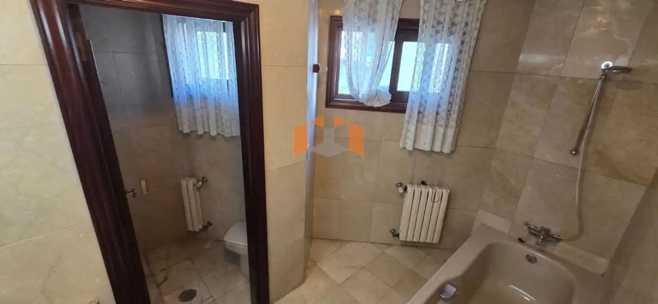 Baño de Piso en venta en Vigo  con Calefacción, Parquet y Terraza