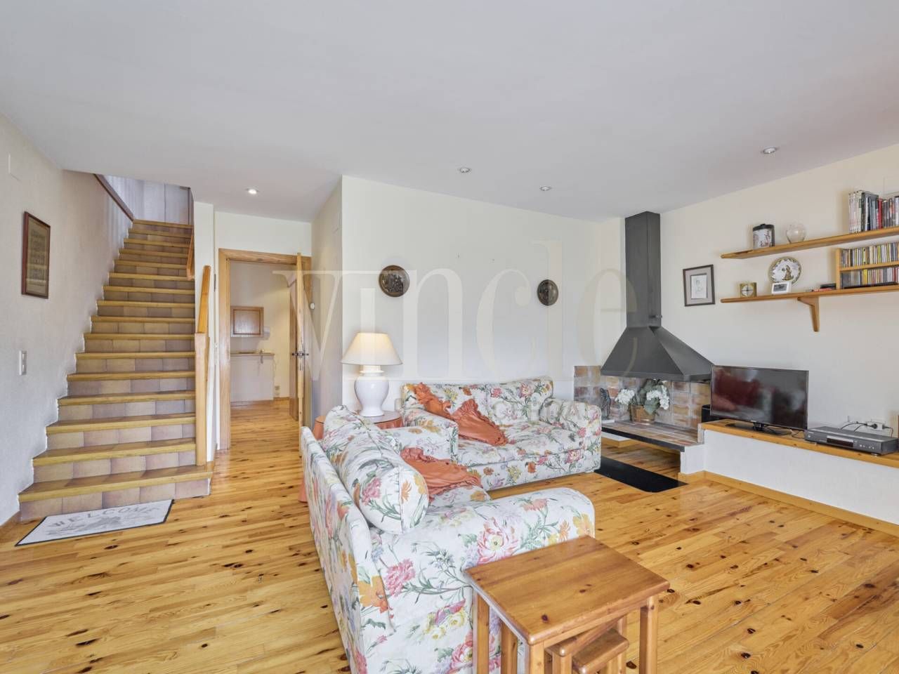 Sala d'estar de Casa adosada en venda en Torrent (Girona) amb Calefacció, Parquet i Terrassa