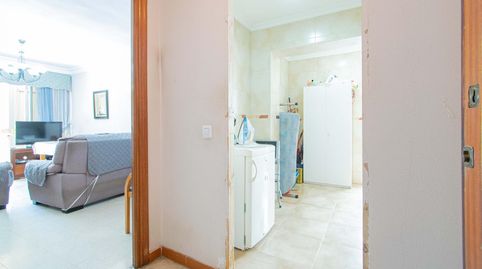 Foto 3 de Piso en venta en Calle Puerto de Viella, Juan XXIII - Rochelambert, Sevilla Capital