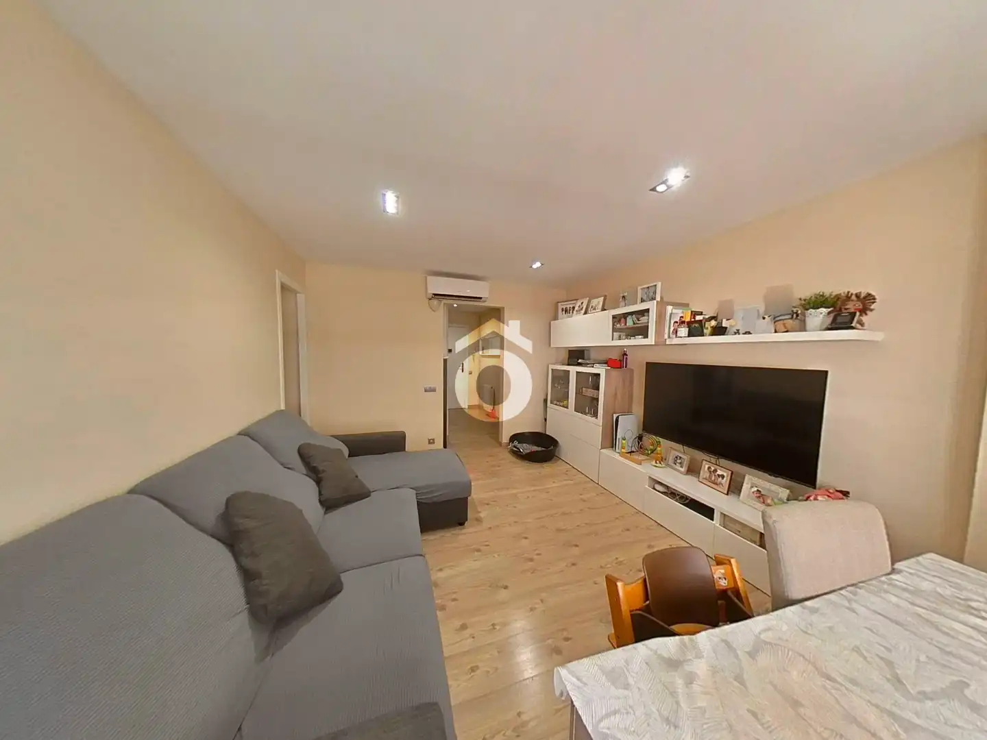 Sala de estar de Piso en venta en Sant Feliu de Llobregat con Aire acondicionado, Calefacción y Parquet