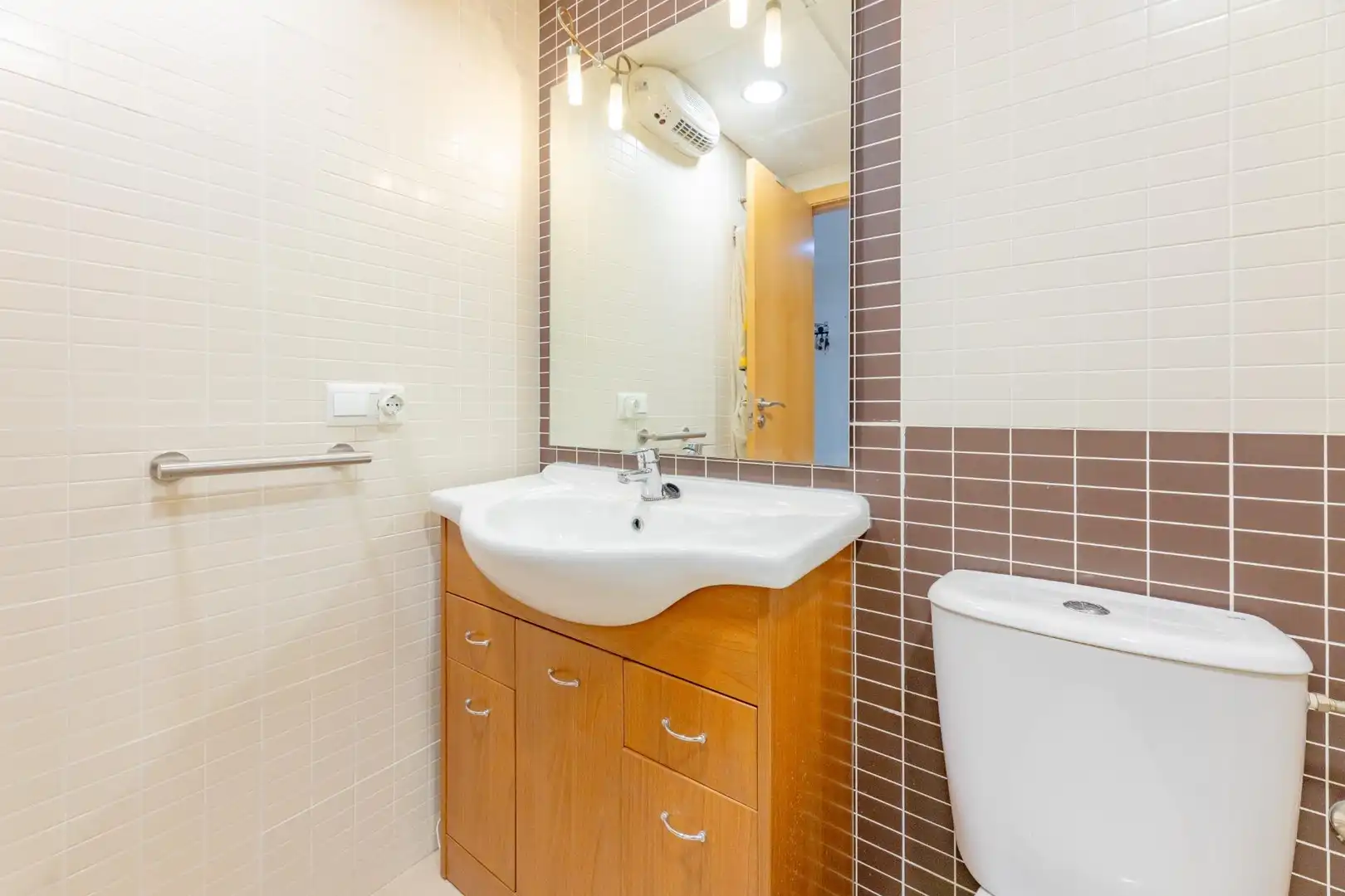 Baño de Piso de alquiler en Catarroja con Aire acondicionado, Calefacción y Amueblado