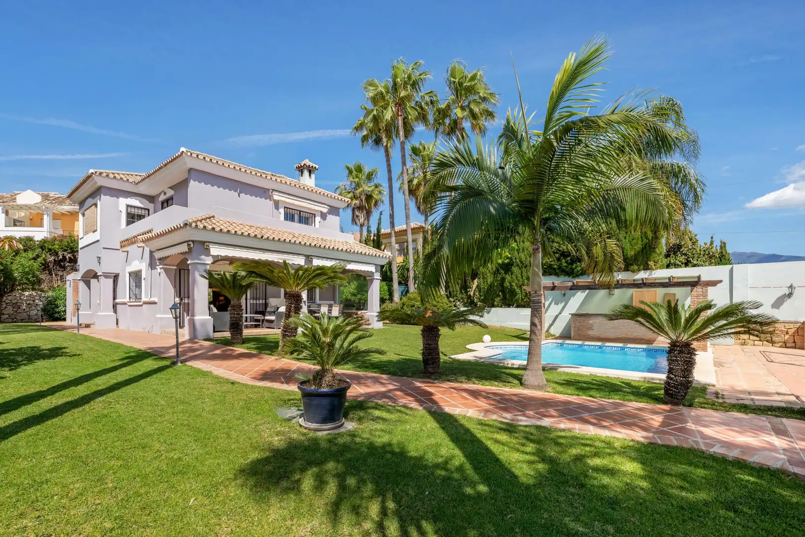 Chalet con piscina en venta en 44 Calle Pico del Naranco, imagen 4