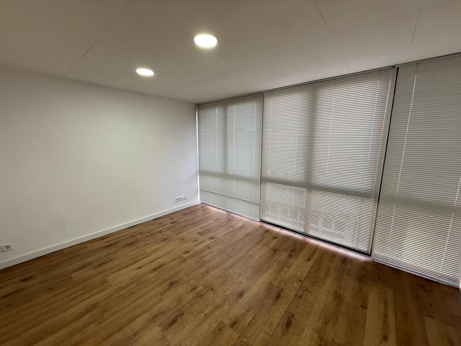 Oficina de alquiler en Girona Capital