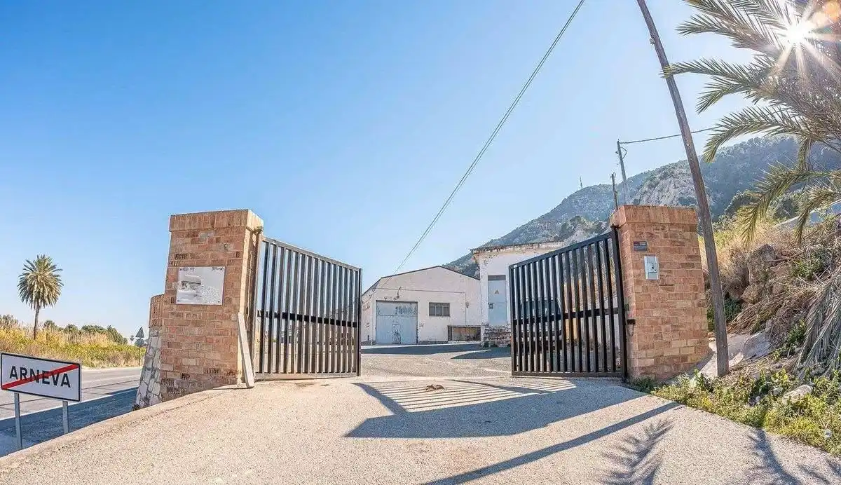 Vista exterior de Nau industrial en venda en Orihuela