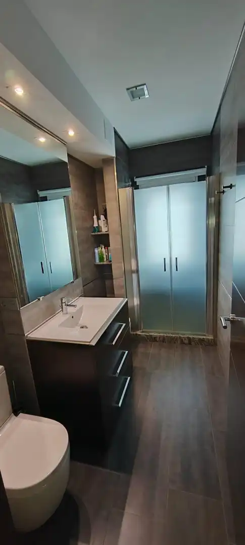 Bathroom of Flat for sale in Fuengirola  with Parquet flooring and Terrace