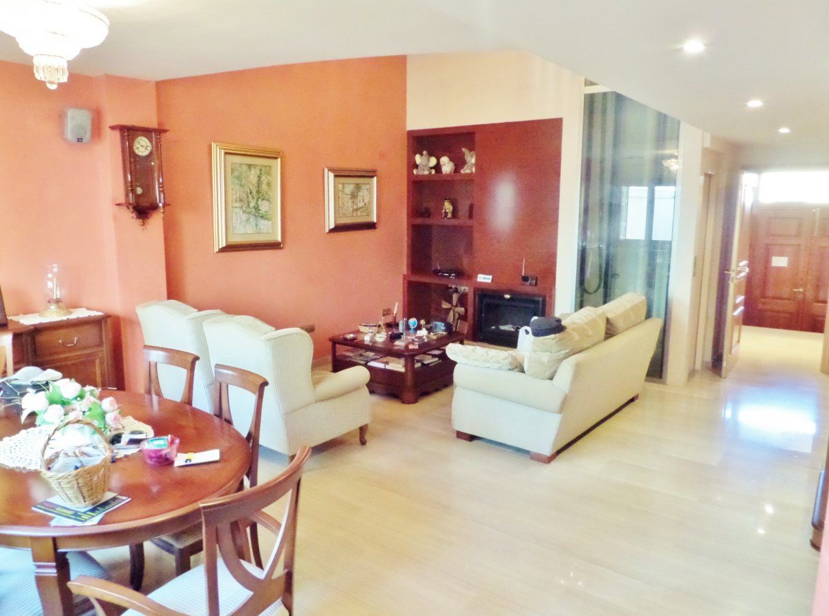 Sala d'estar de Planta baixa en venda en San Vicente del Raspeig / Sant Vicent del Raspeig amb Aire condicionat, Calefacció i Jardí privat