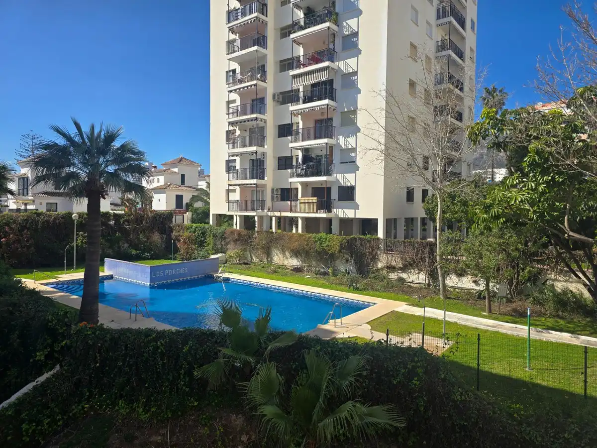 Schwimmbecken von Wohnungen zum Verkauf in Benalmádena mit Klimaanlage, Heizung und Schwimmbad