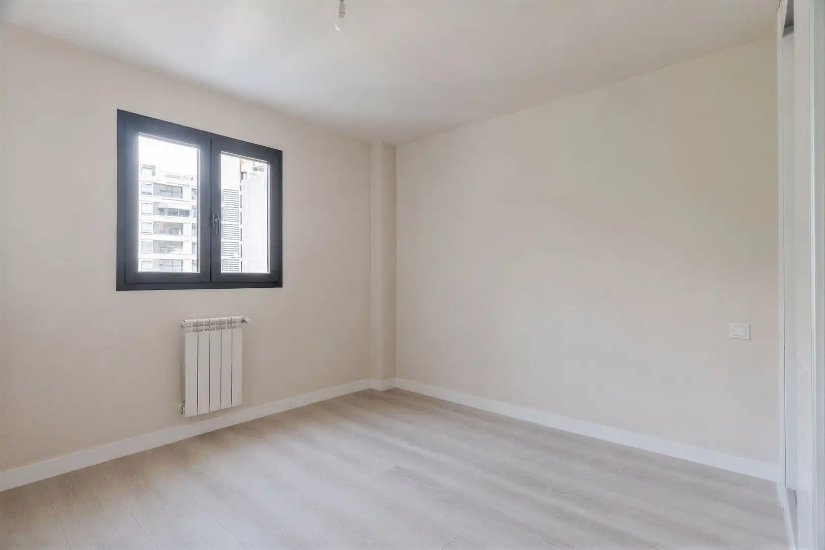 Bedroom of Flat for sale in Madrid  with Air Conditioner, Heating and Terrace