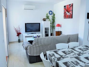 Flat with balcony to rent in Carrer del Pervindre
