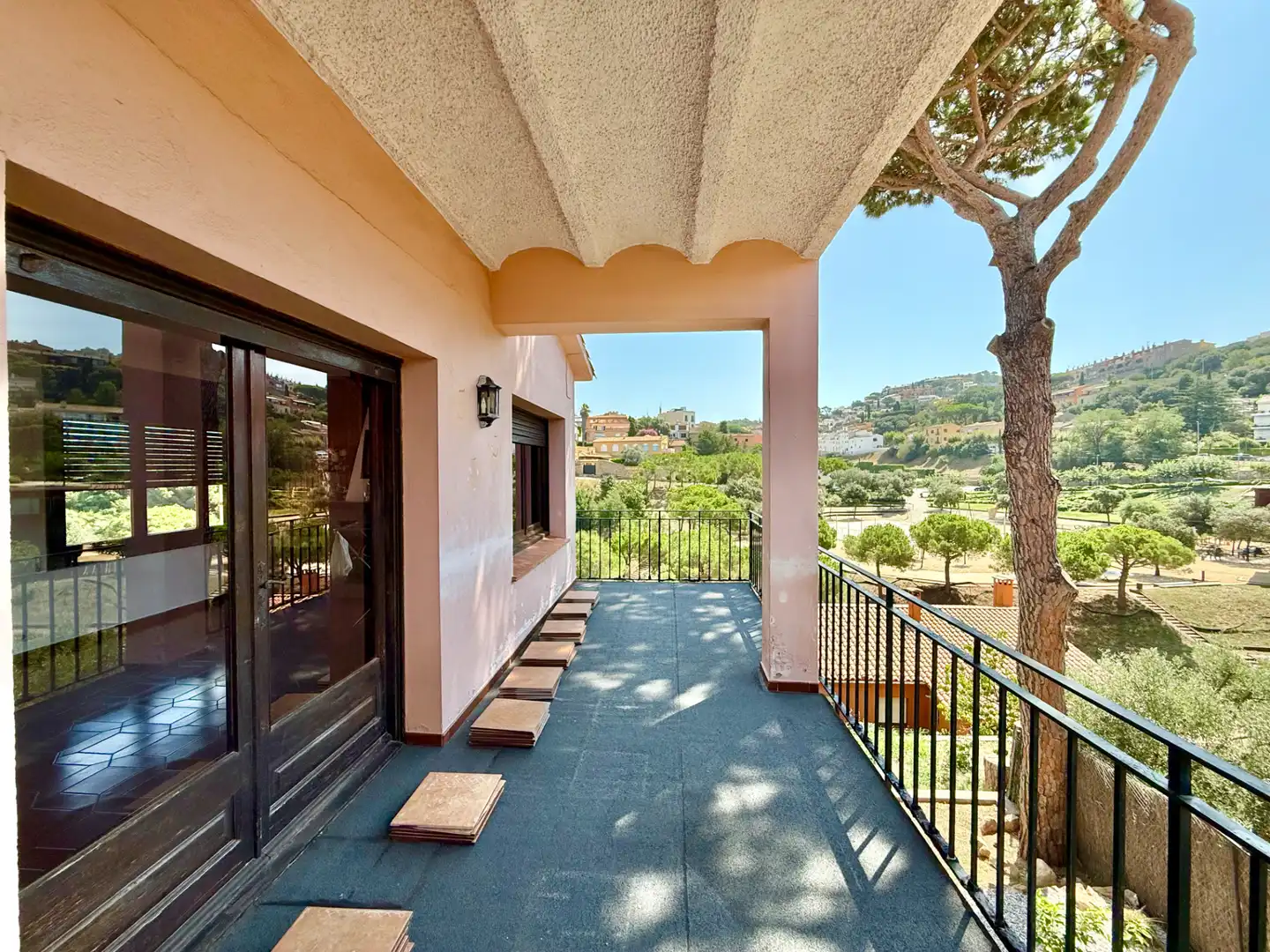 Casa con terraza en venta en Carrer de Guillem de Bonadona 14, imagen 15