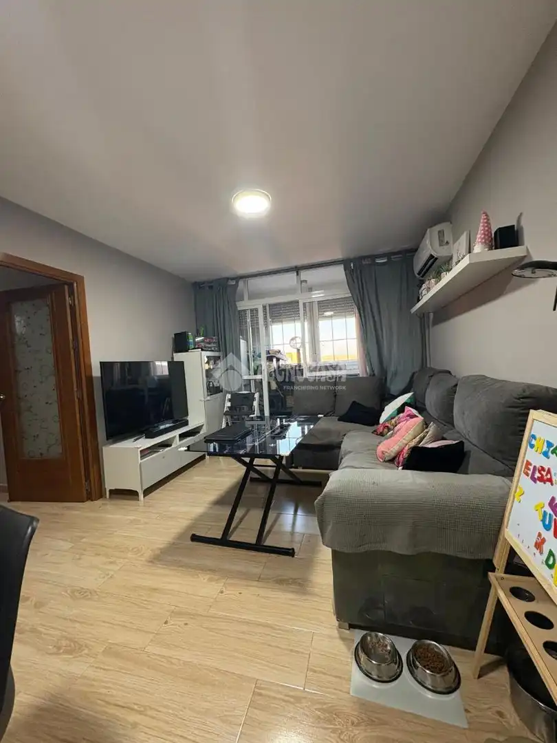 Sala d'estar de Pis en venda en Sevilla amb Aire condicionat i Terrassa