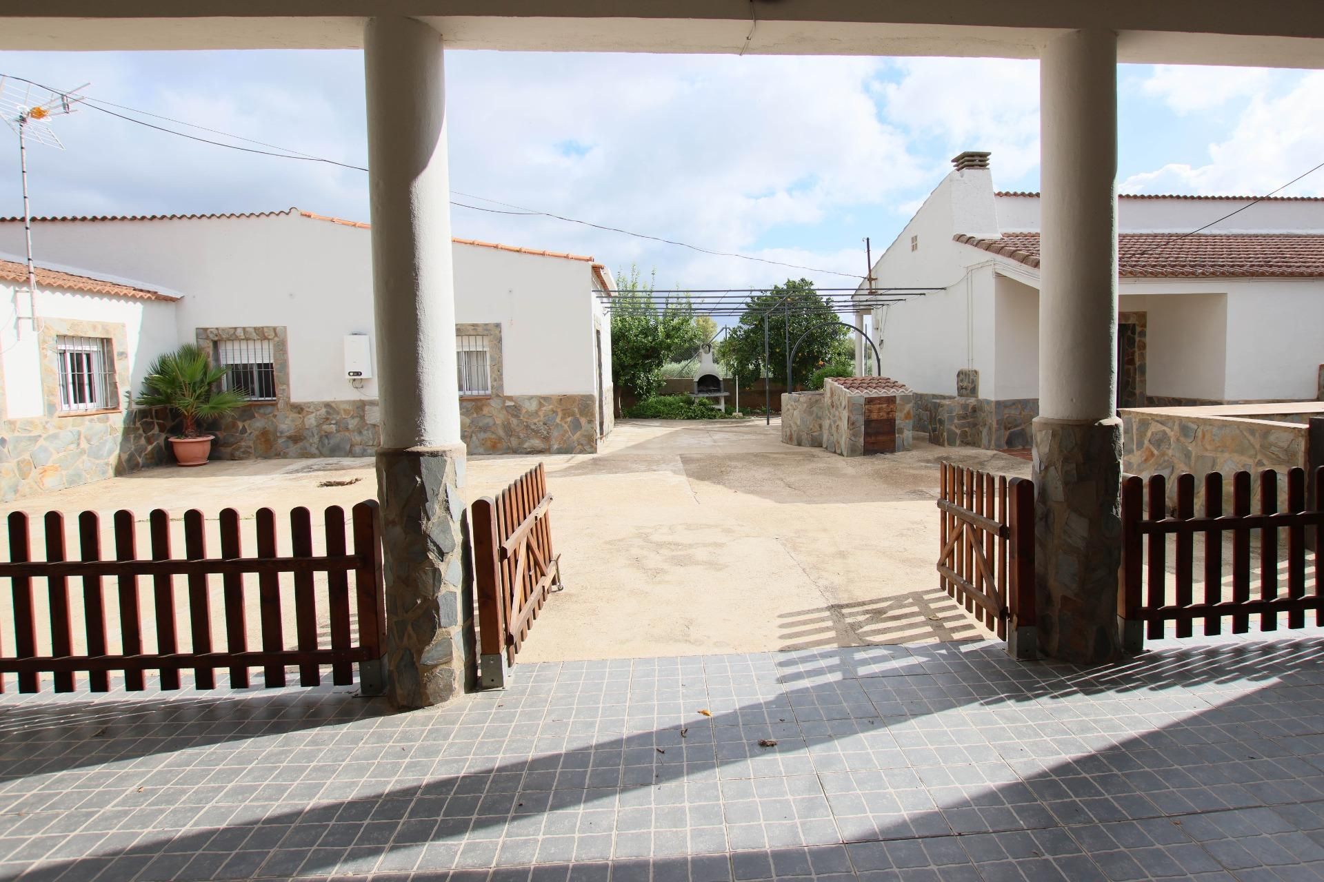 Casa o chalet en venta en Badajoz Capital con Jardín privado, Trastero y Piscina