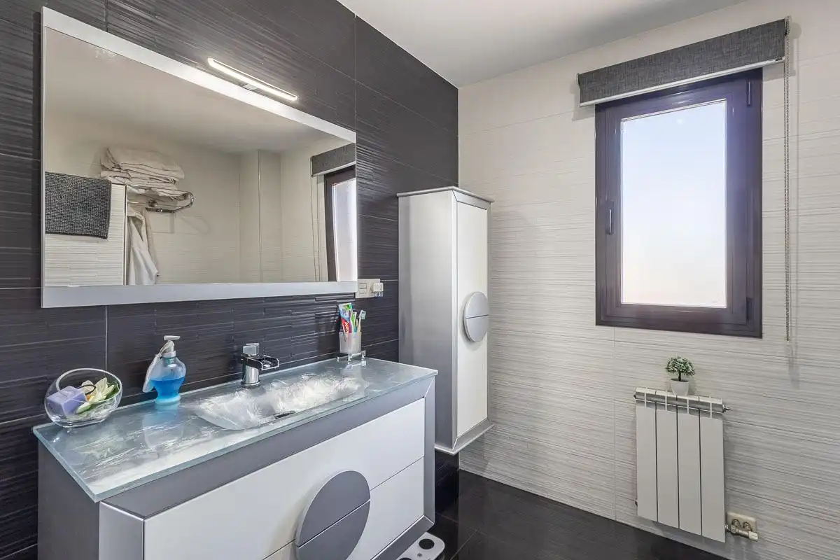 Bathroom of Houses for sale in Maracena  with Air Conditioner, Heating and Terrace