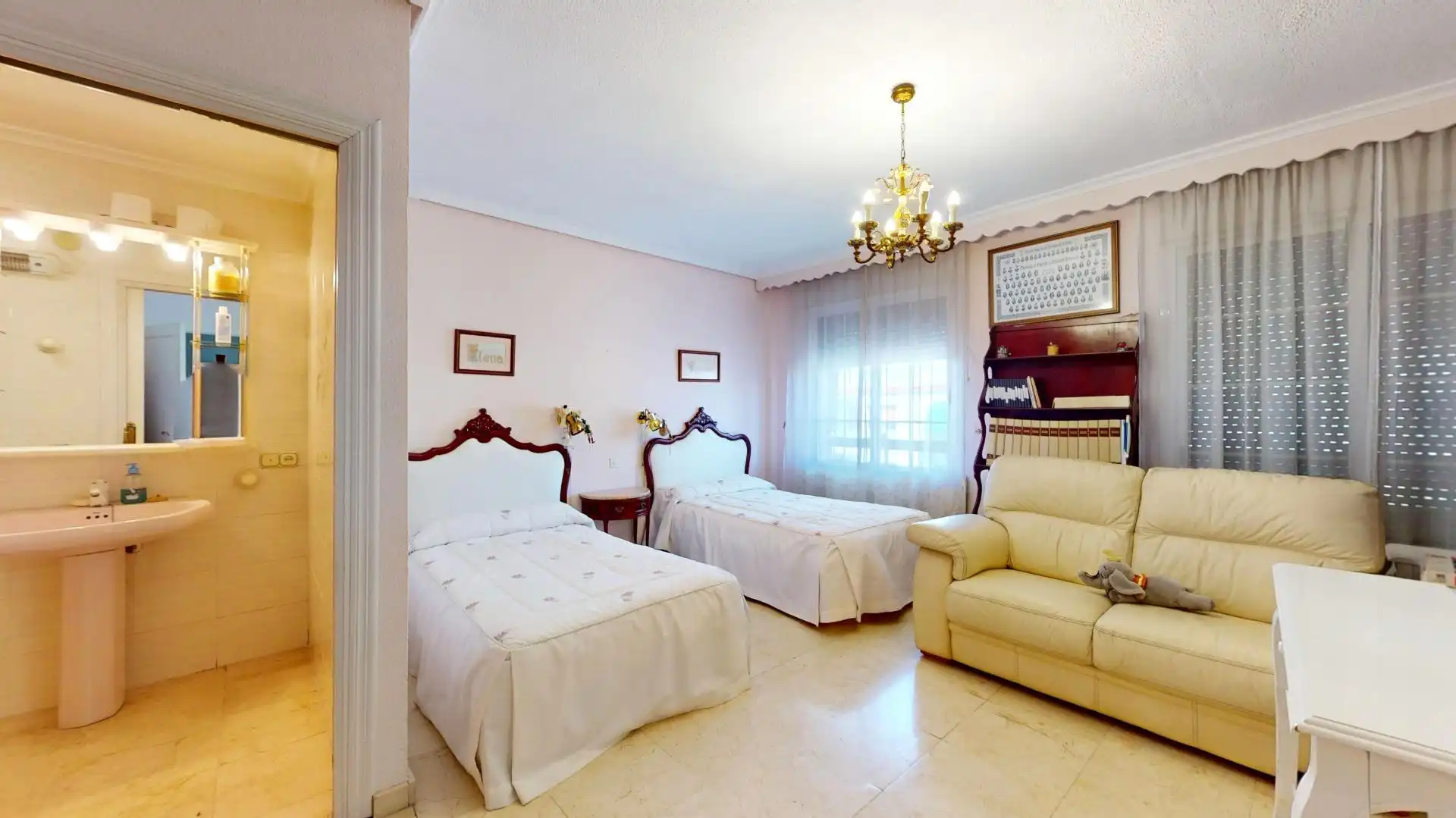 Habitación de Piso en venta en Córdoba con Aire acondicionado, Terraza y Alarma