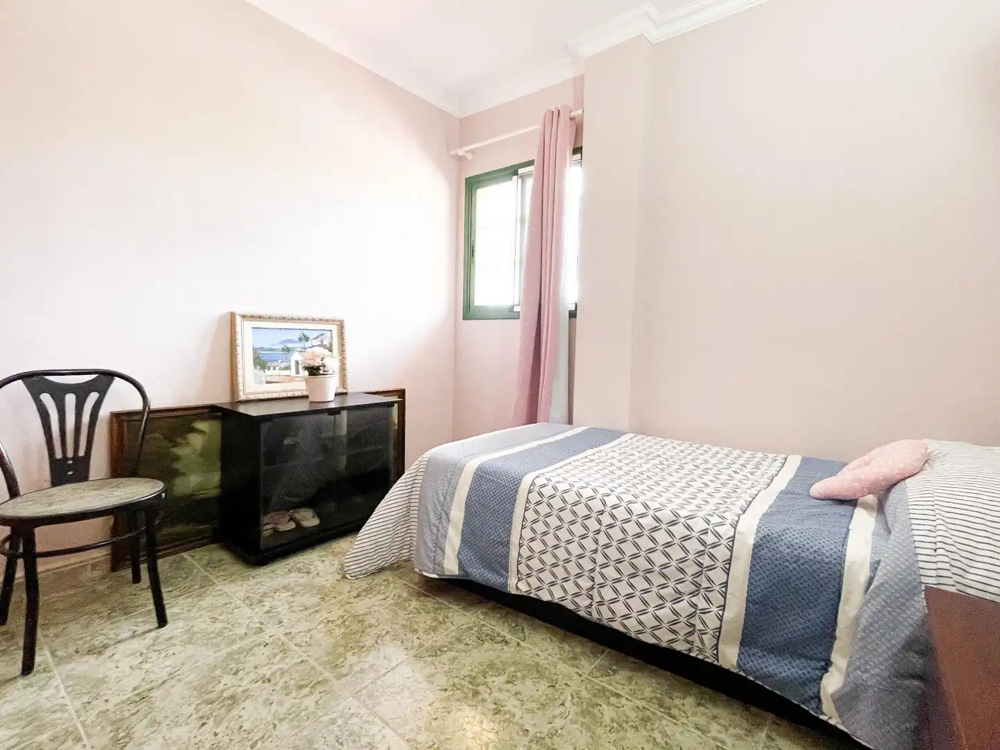 Habitación de Casa o chalet en venta en Granadilla de Abona con Jardín privado, Terraza y Amueblado