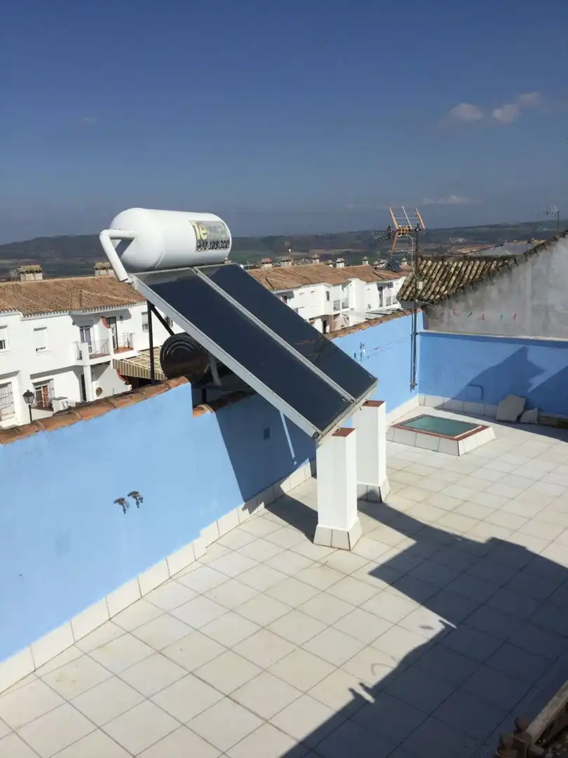 Vista exterior de Casa o xalet en venda en Arcos de la Frontera amb Aire condicionat, Terrassa i Traster