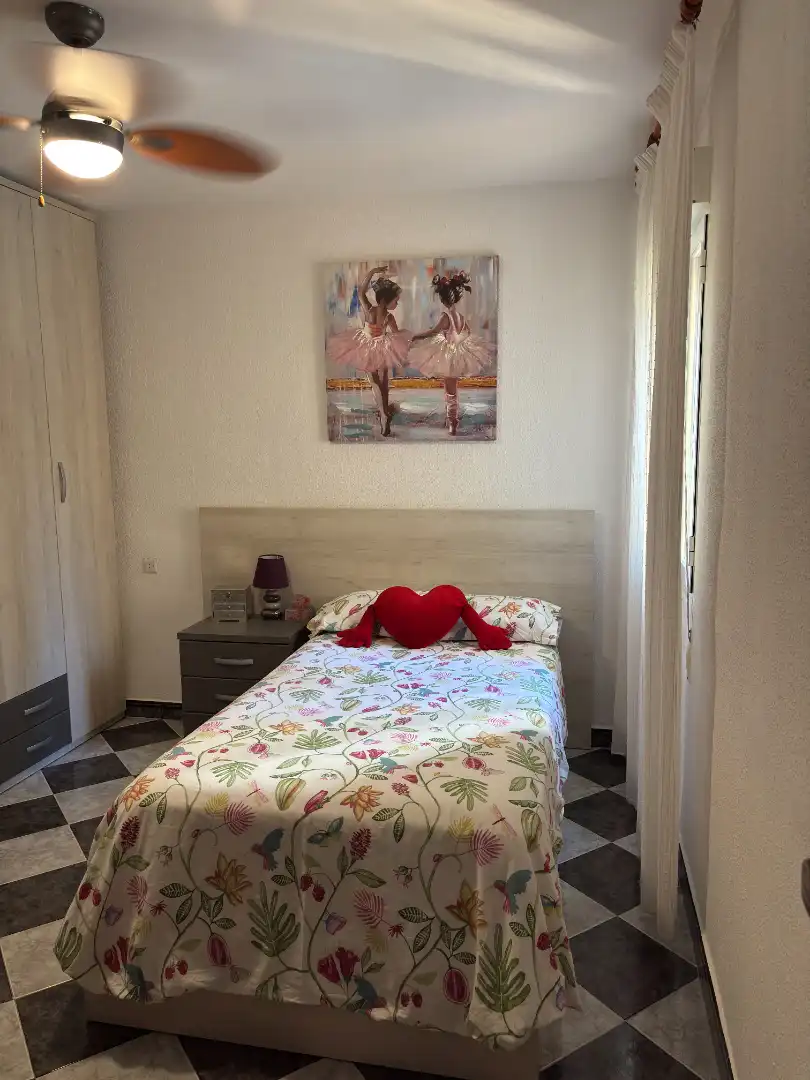 Bedroom of Flat for sale in Sur