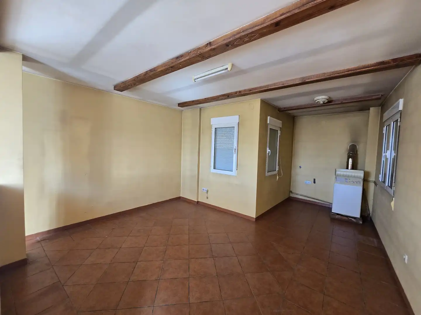 Casa adosada en venta en Utiel con Terraza
