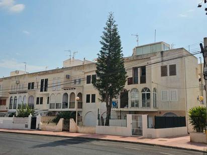 Vista exterior de Apartament en venda en Torrevieja amb Terrassa i Piscina