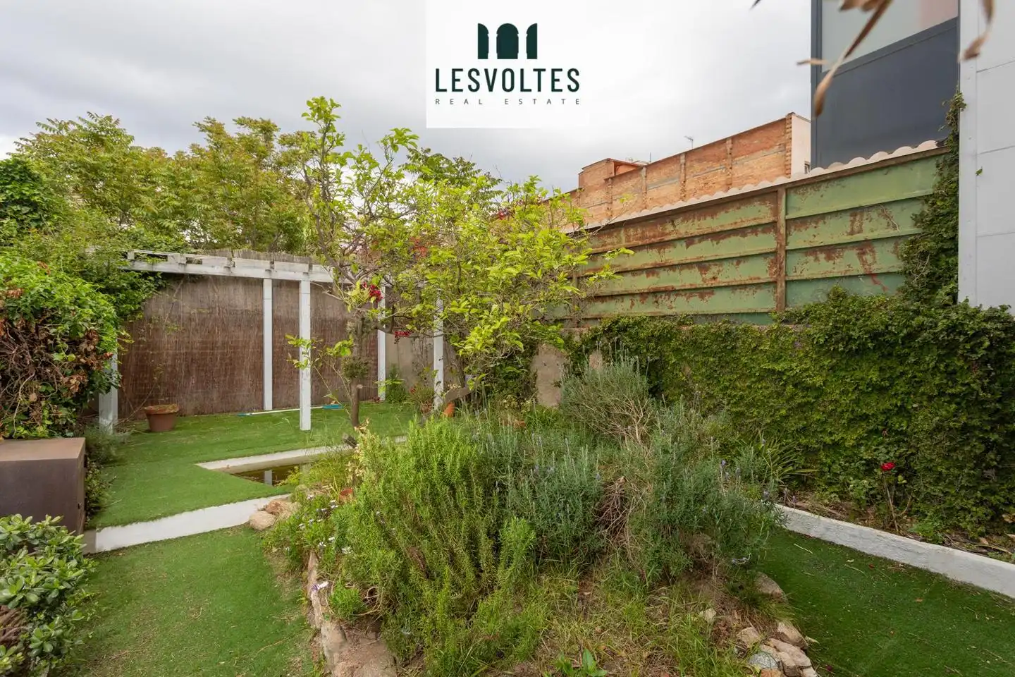 Appartamento con giardino in vendita a De Josep Mundet, imagen 4