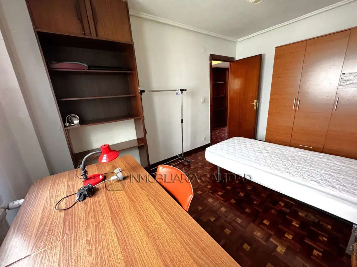 Bedroom of Flat for rent in Burgos  with Heating, Terrace and Furnished