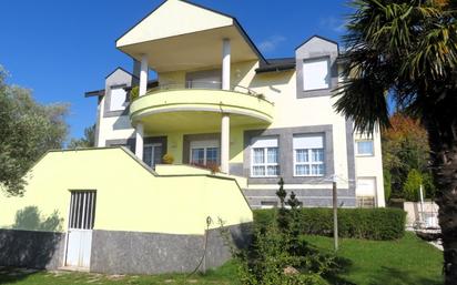 Vista exterior de Casa o xalet en venda en Valdefresno amb Calefacció, Parquet i Terrassa