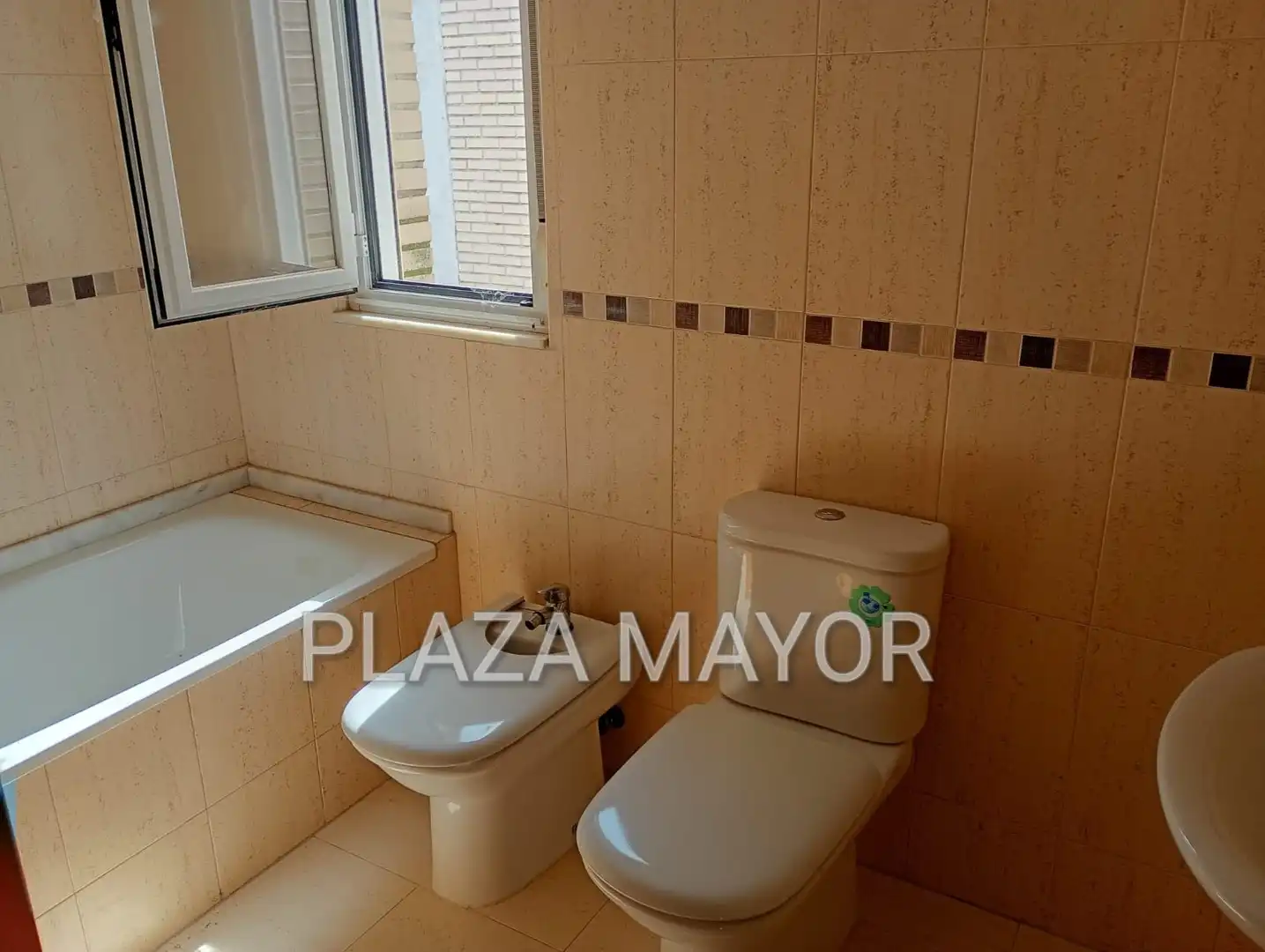 Badezimmer von Dachboden zum Verkauf in Aldealengua mit Heizung und Terrasse