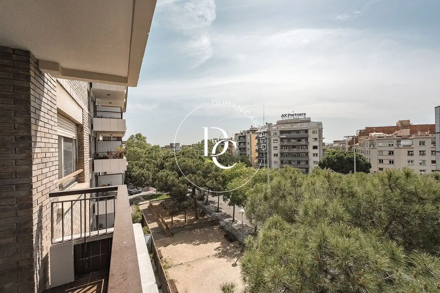 Vista exterior de Piso en venta en Barcelona con Calefacción y Balcón