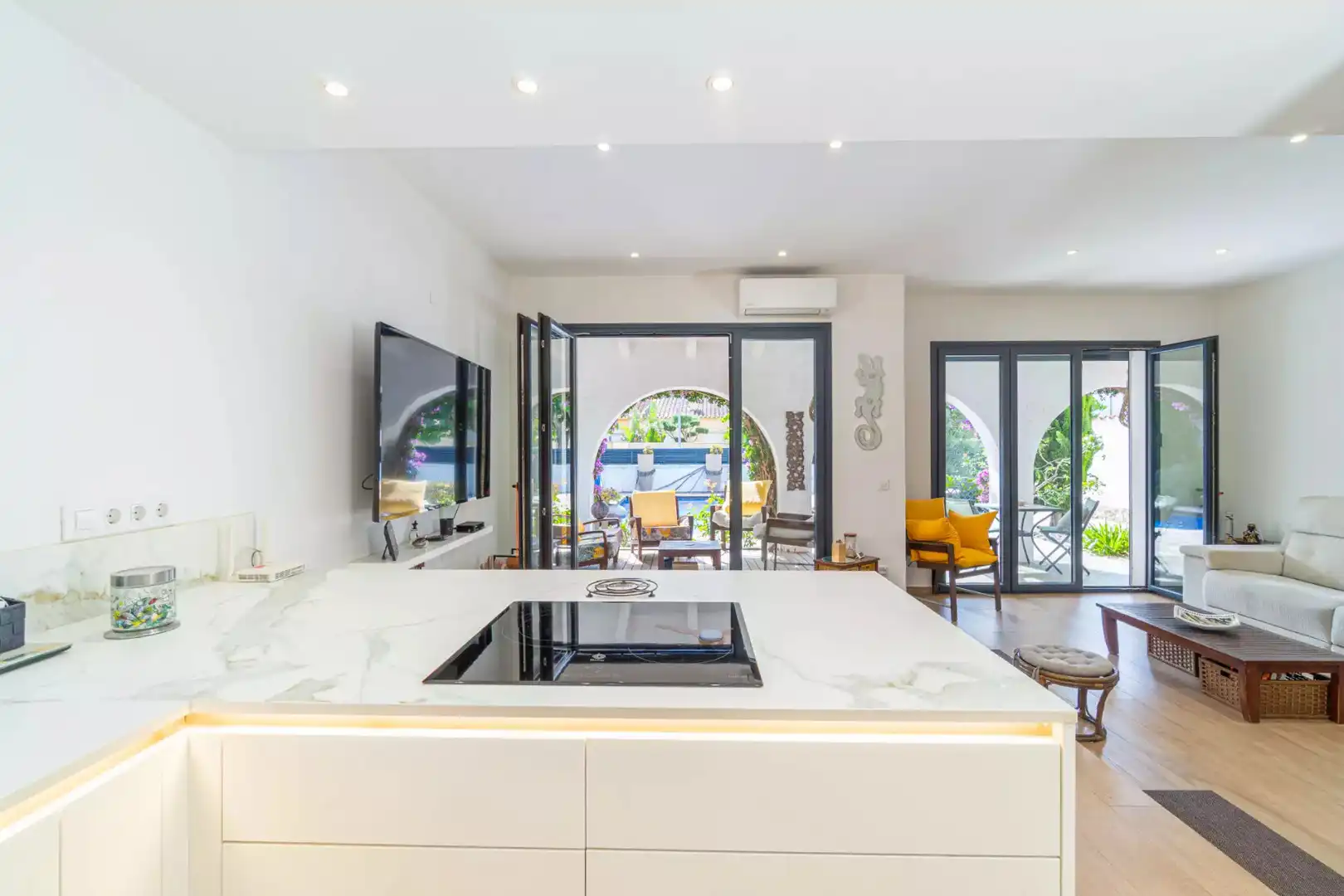 Casa con piscina en venta en Peni, imagen 5