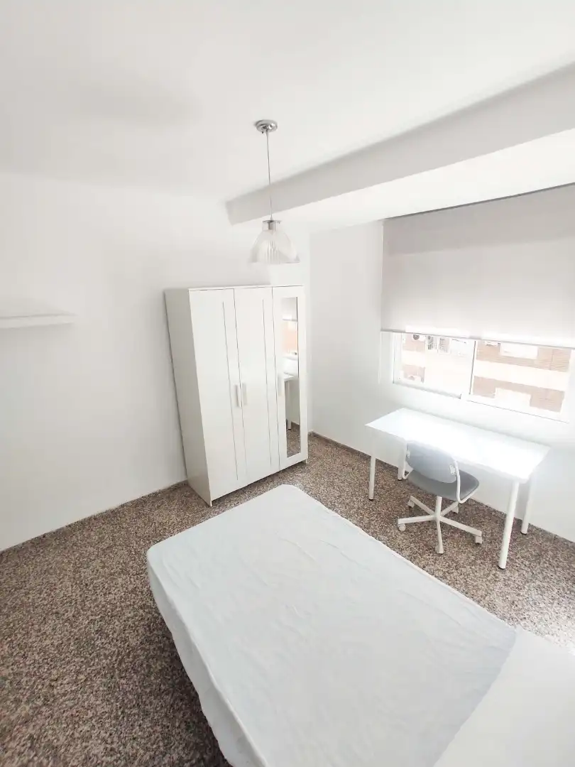 Bedroom of Flat for share in Granada  with Furnished, Washing machine and Microwave