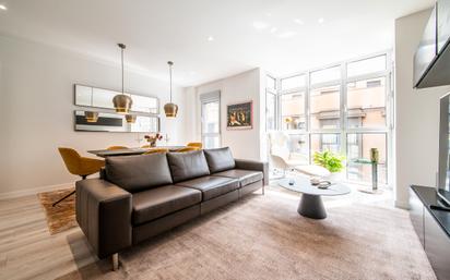 Living room of Flat for sale in  Madrid Capital  with Community pool