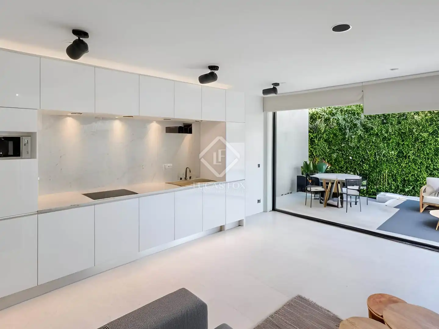 Cuina de Pis en venda en Barcelona amb Aire condicionat, Jardí privat i Terrassa