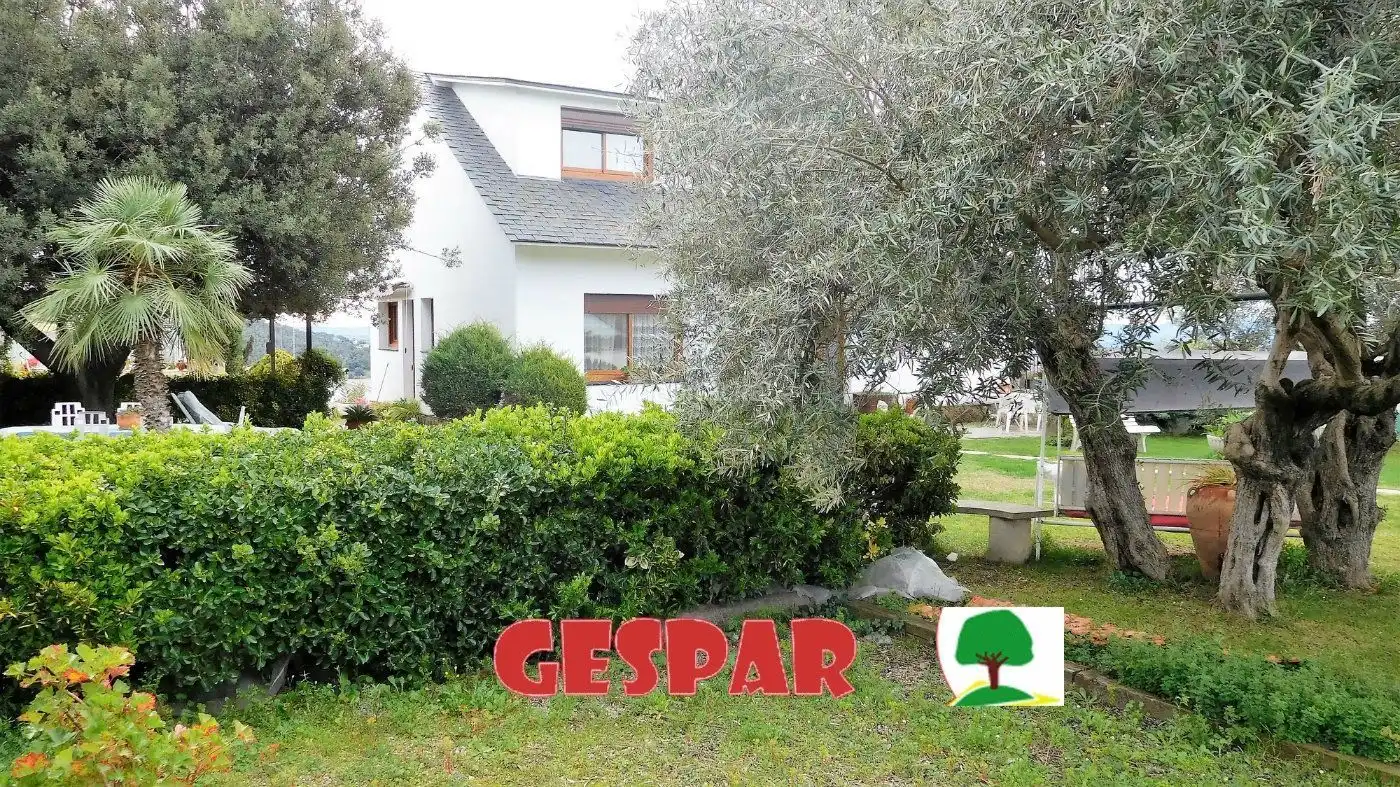 Vista exterior de Casa o chalet en venta en Bigues i Riells del Fai con Piscina