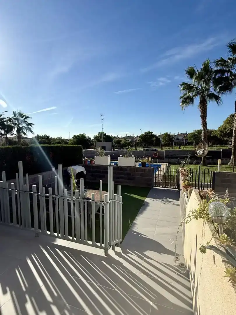 Piscina de Casa o xalet en venda en Torrevieja amb Aire condicionat, Piscina i Balcó