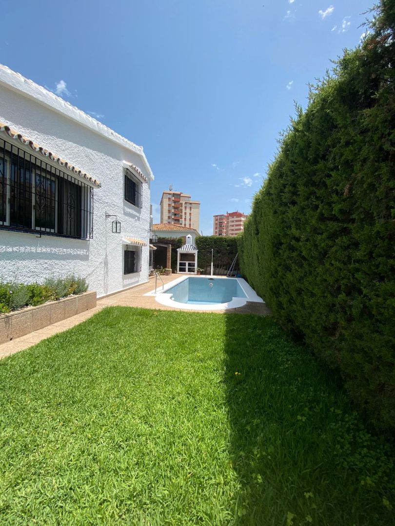 Jardí de Casa o xalet en venda en Fuengirola amb Piscina i Moblat