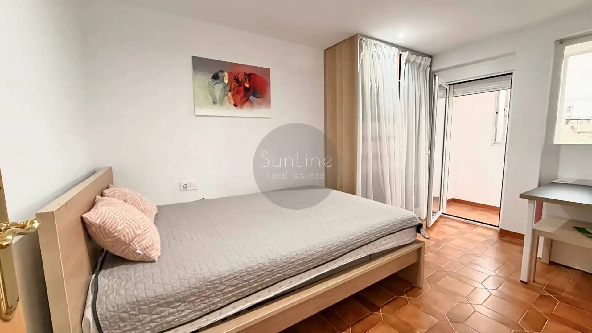 Bedroom of Flat for rent in Valencia  with Air Conditioner, Furnished and Balcony