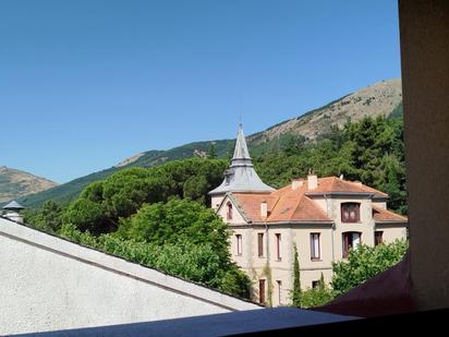 Vista exterior de Dúplex en venda en San Lorenzo de El Escorial amb Calefacció, Terrassa i Alarma