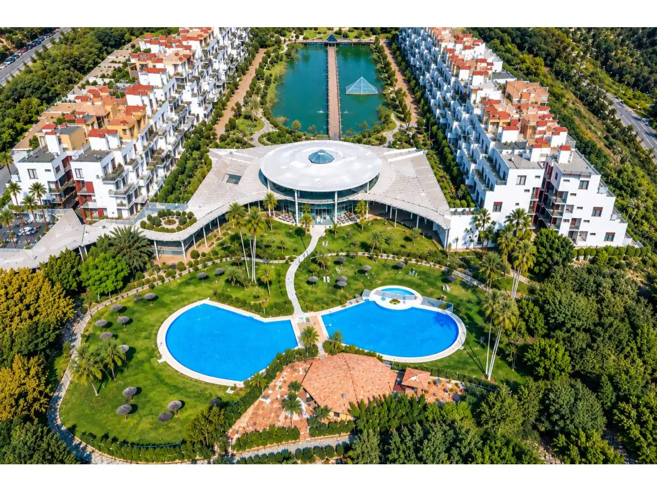 Pis amb piscina en venda a Urbanizacion Parque Botanico Las Lomas de Guadalm 1